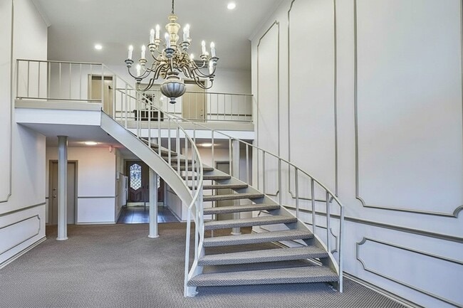 Building Photo - 2822 Briarhurst Dr