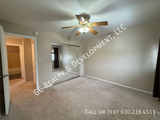 Building Photo - *** COMMUTER FRIENDLY / W&D IN UNIT / SMAL...