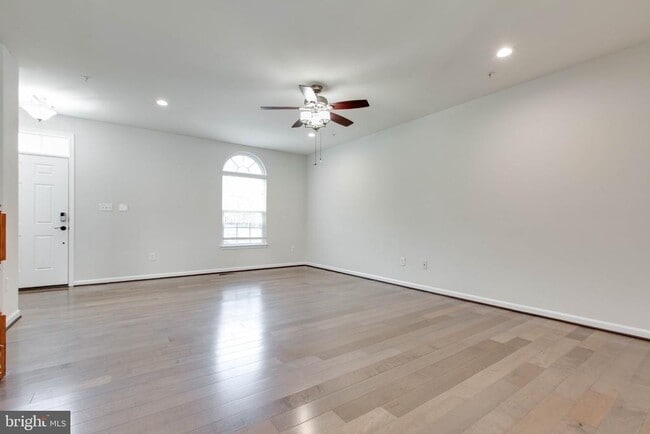 Building Photo - 7599 Taunton Ct