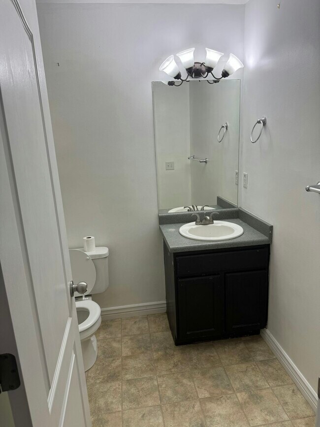Building Photo - 3411 Dundee Dr