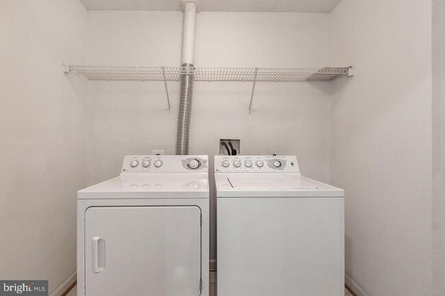 Building Photo - 13953 Lullaby Rd