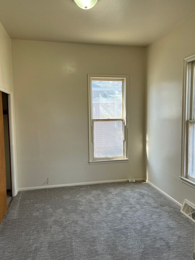 Building Photo - 1BR/1BA Apartment in Multi-Family Unit