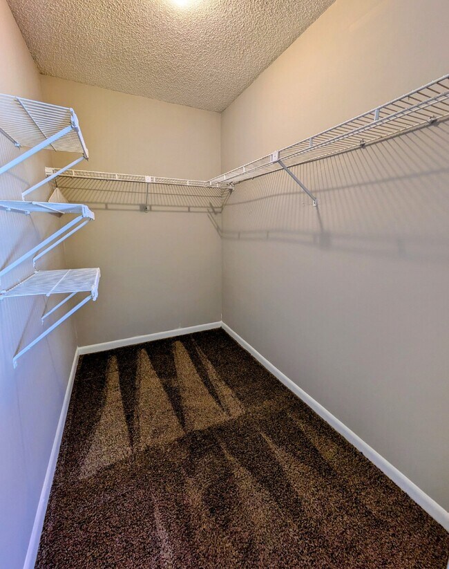 Building Photo - "NOW AVAILABLE! Spacious 3-Bedroom Townhouse Retreat with 2.5 Baths in Orange Park Awaits!"