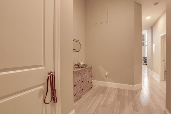 Building Photo - 70 Foundry St