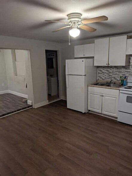 Building Photo - 1537 SW 44th Ave