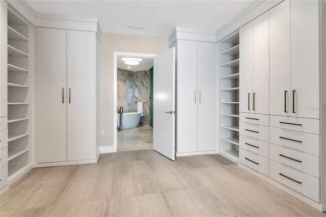 Building Photo - 2912 W Santiago St