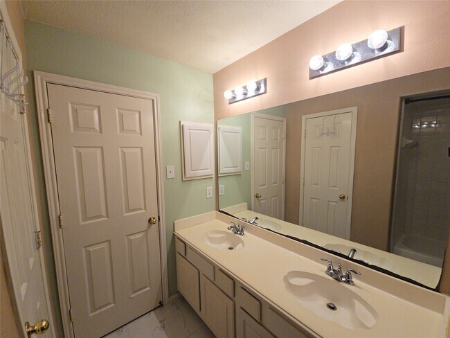 Building Photo - 1627 Park Harbor Estates Dr