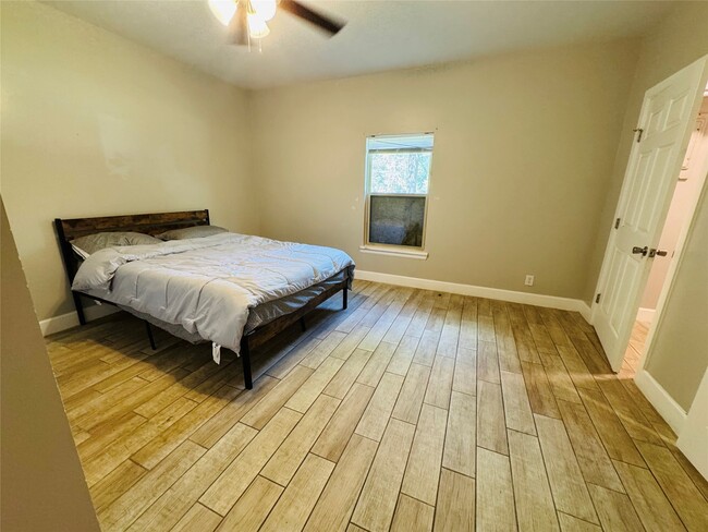 Building Photo - 13007 Shady Ln