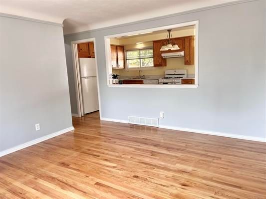 Building Photo - 21173 Suffolk St