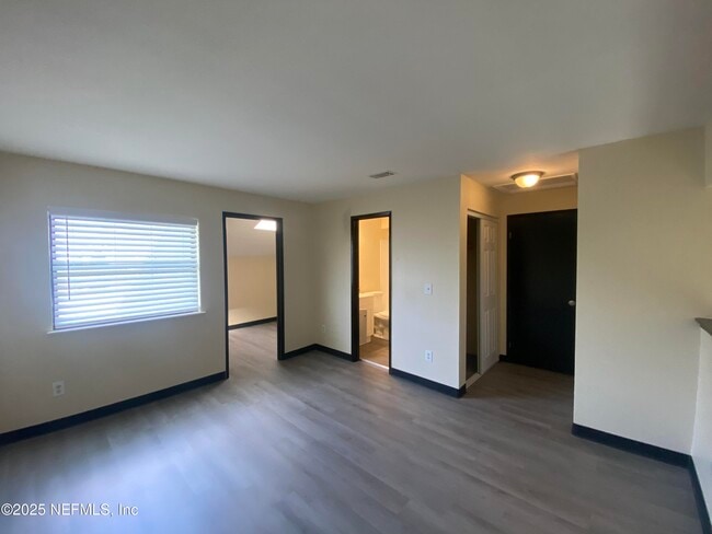 Building Photo - 1290 Wonderwood Dr