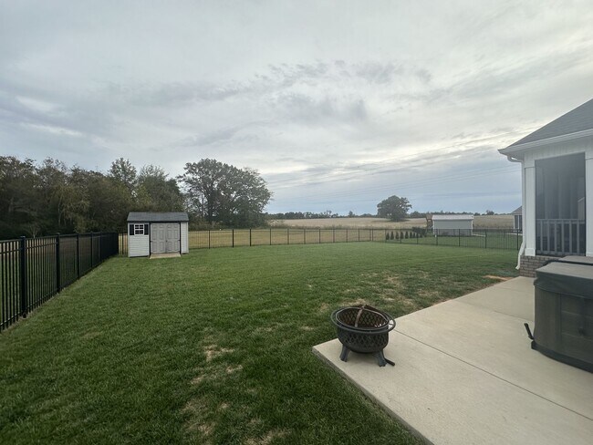 Building Photo - 4 Bedroom 3 Bathroom Home with Bonus Room!