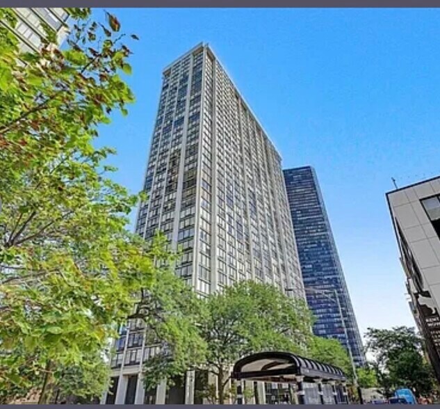 Building Photo - 5445 N Sheridan Rd