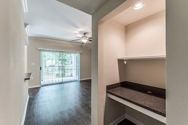 Building Photo - Limited Time – $500 Gift Card with Move-In!