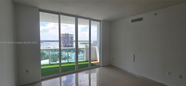Building Photo - 7910 Harbor Island Dr