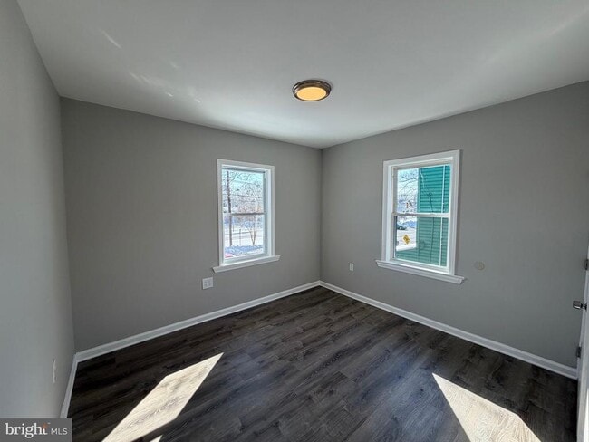 Building Photo - 317 W Broad St