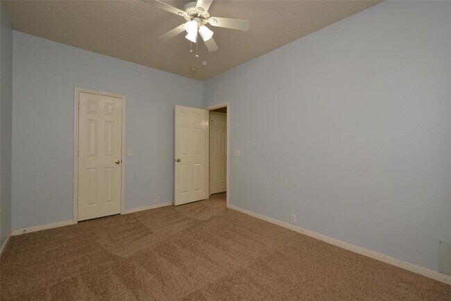 Building Photo - 2931 Sunbird Dr