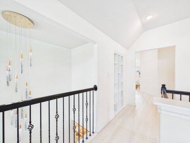 Building Photo - 24711 Miltonwood St