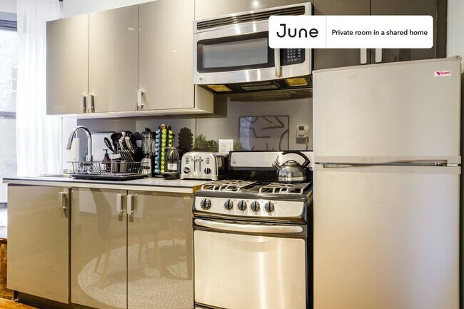 Building Photo - Room in Shared 4 bed/2 bath home in Upper East Side