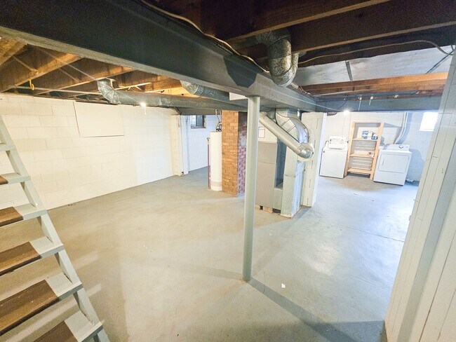Building Photo - 5352 Crittenden Ave