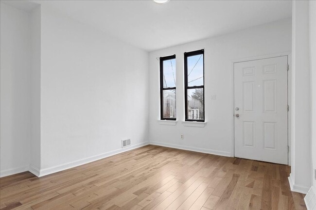 Building Photo - 1914-1918 B Street