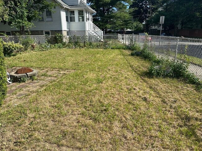 Building Photo - 374 Riverside Ave
