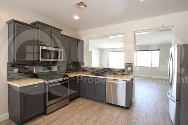 Building Photo - 19350 E Carriage Way