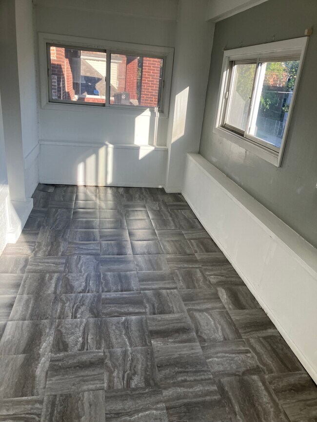 Building Photo - 2404 E 74th St