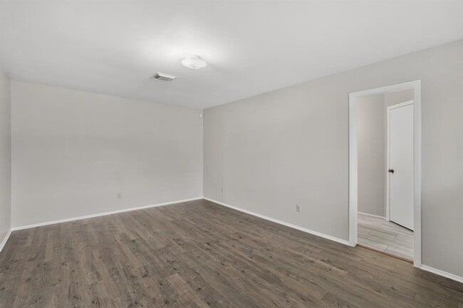 Building Photo - 10814 Sugar Hill Dr