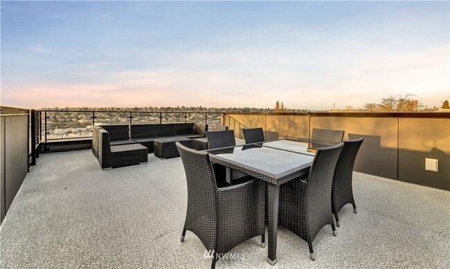 Building Photo - 2Bd/2Ba Seattle Townhouse