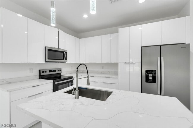 Building Photo - 1037 Citrus Ave S