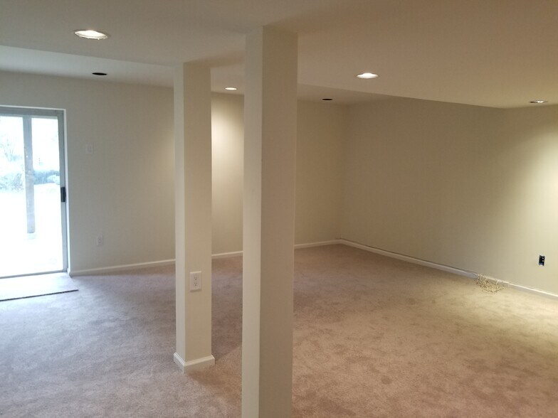 Building Photo - 1722 McNelis Dr