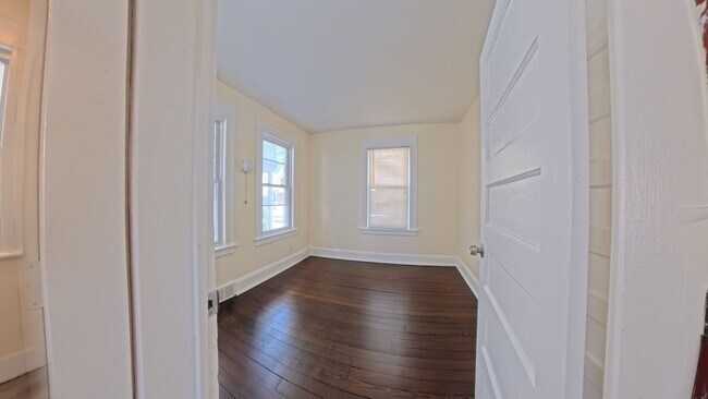 Building Photo - 5 Fox St