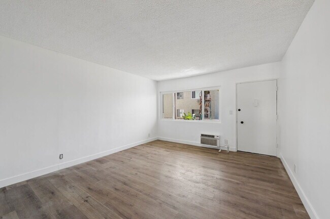 Building Photo - 6828 Fulton Ave