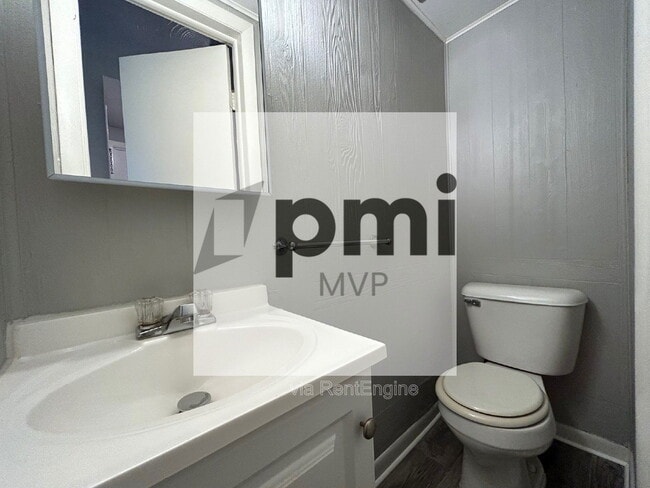 Building Photo - 3029 Rotunda Ct S