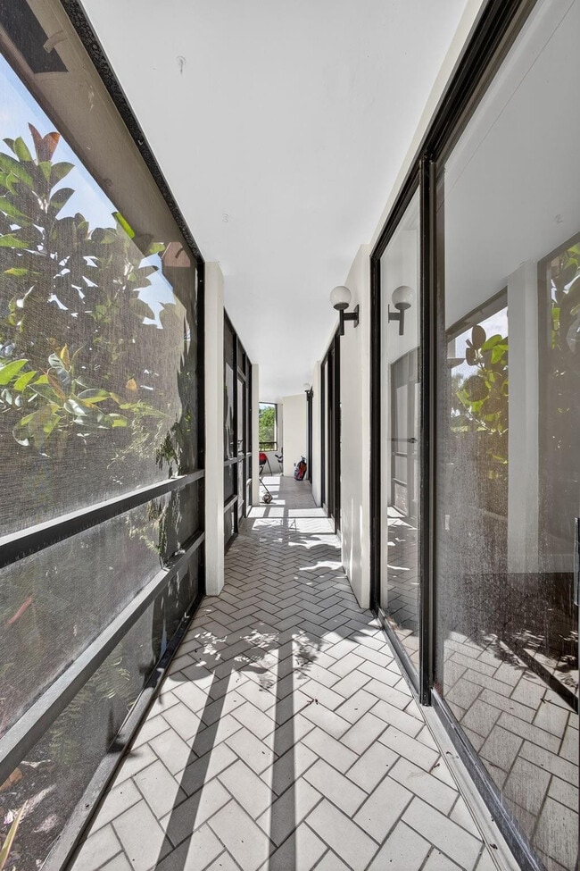 Building Photo - 4770 Fountains Dr S