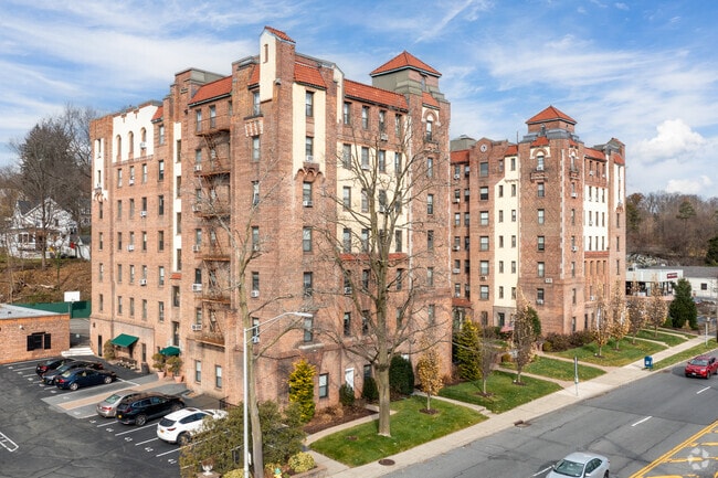 Building Photo - Hartsdale Gardens