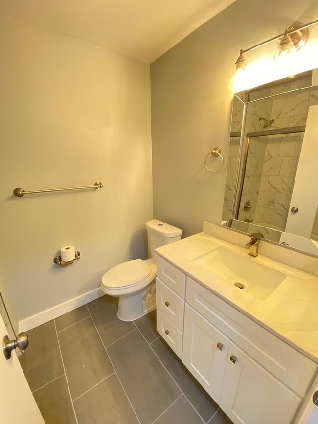 Building Photo - 4 Bed 2 Bath Single Family Home In Antioch...