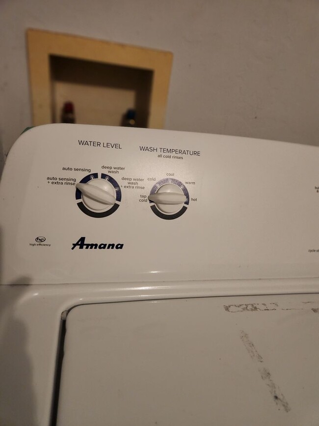 Building Photo - Move in Ready in NW Gainesville!