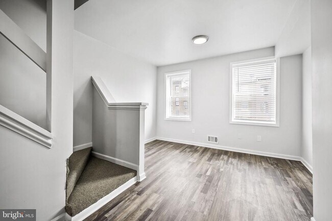 Primary Photo - 22 S Carey St