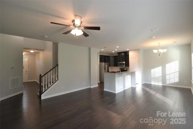 Building Photo - 1606 Fleetwood Dr
