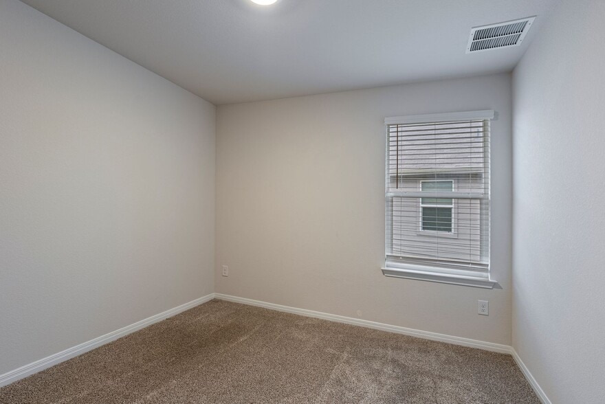 Building Photo - 176 Texas Palmetto Cir