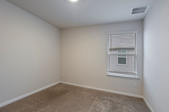 Building Photo - 176 Texas Palmetto Cir
