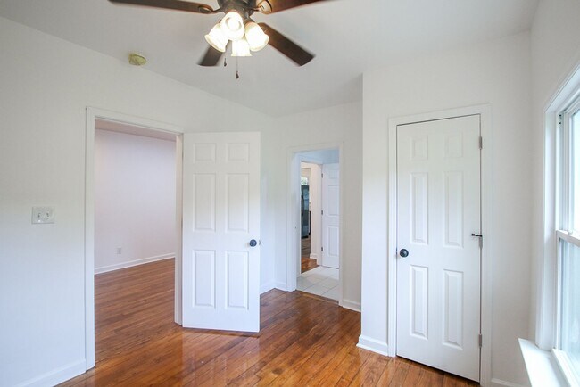 Building Photo - Spacious 4 Bedroom, 2.5 Bath Home in Savan...