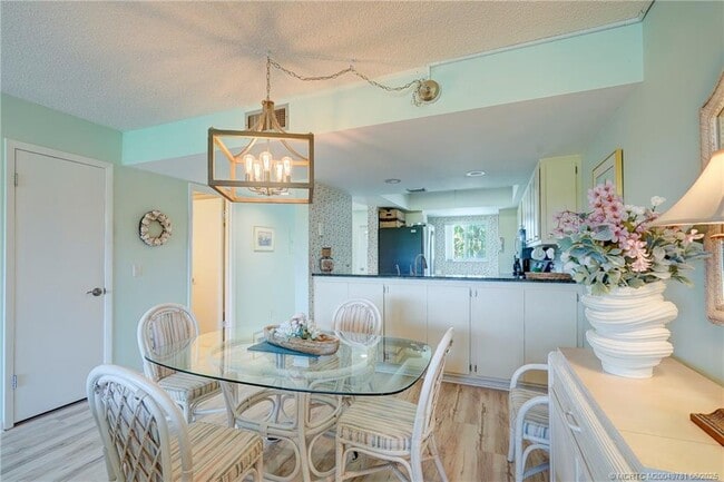 Building Photo - 5532 NE Gulfstream Way