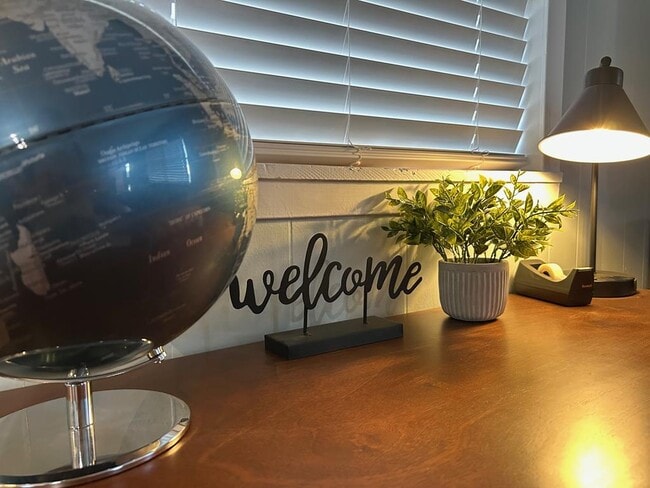 Building Photo - 205 S 11th St