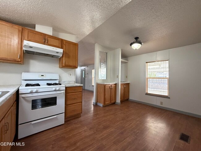 Building Photo - 5941 Sixta Dr