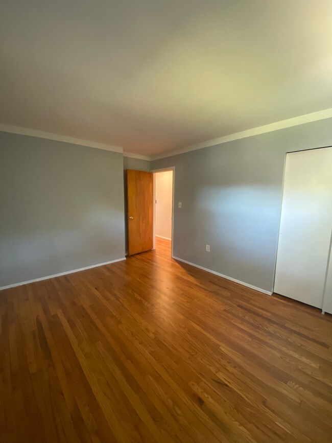 Building Photo - 438 Linden St
