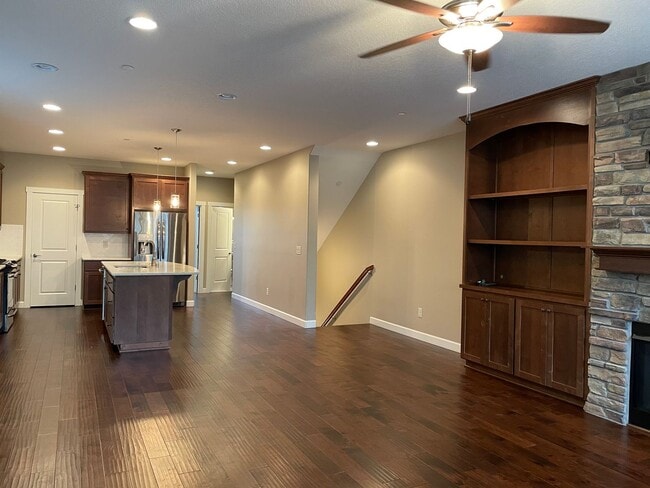 Building Photo - LUXURY 4 BD TOWNHOME! GATED PARKER VILLAGE...