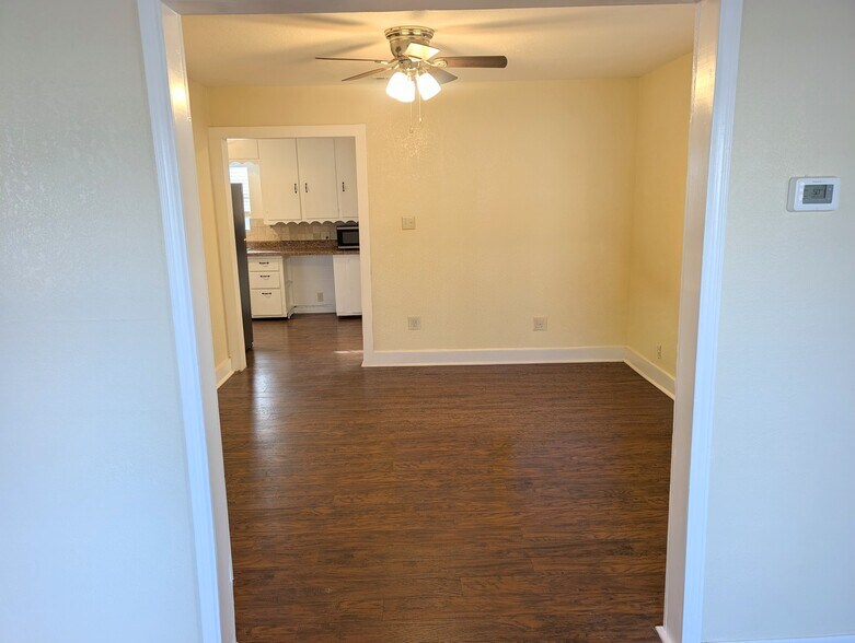 Building Photo - 1826 W Bond St