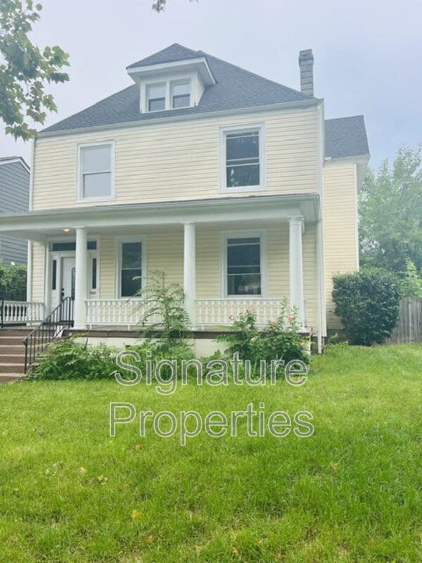 Building Photo - 102 W Lancaster Rd